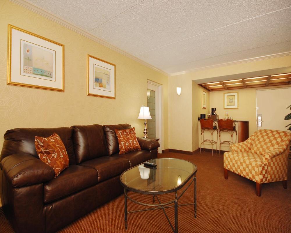 Deluxe Suite with Spa Bath interior